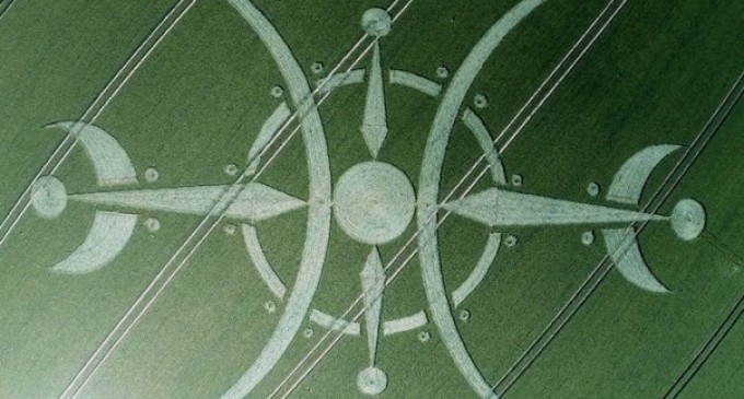 Crop Circle 2015: spettacolare pittogramma compare in un campo a Nunton Drove, Wiltshire