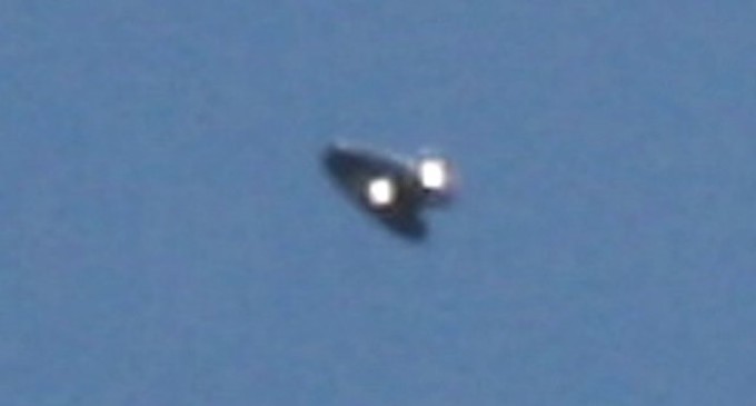 UFO Triangolare avvistato e fotografato a Sydney, Australia